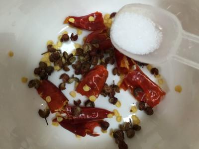 涼拌土豆絲的做法-酸辣味拌菜譜