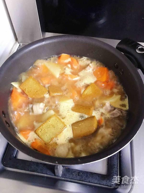 咖喱雞塊的做法-香辣味炒菜譜-易網健康養生網 咖喱雞塊的做法-香辣味炒菜譜