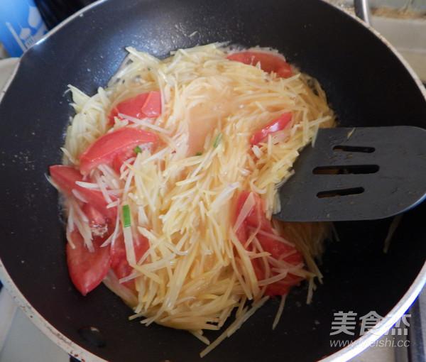 西紅柿炒土豆絲的做法-家常味炒菜譜