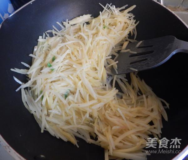 西紅柿炒土豆絲的做法-家常味炒菜譜