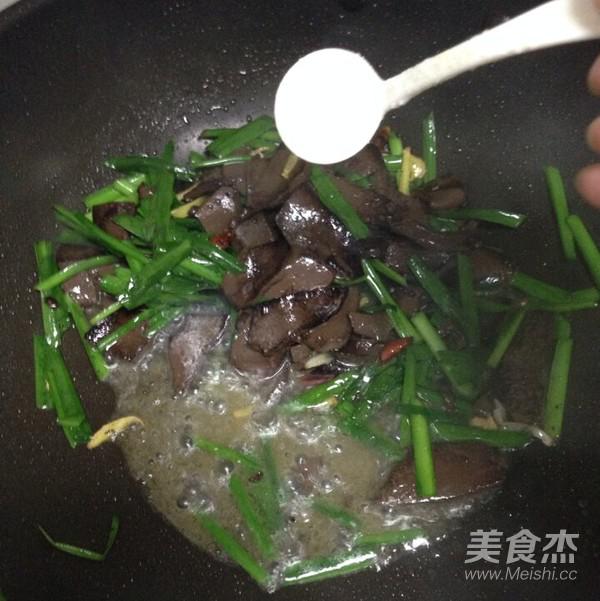 韭菜豬血的做法-家常味炒菜譜