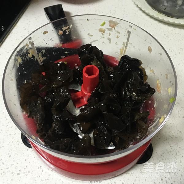 解饞的薺菜肉包子的做法-咸鮮味蒸菜譜