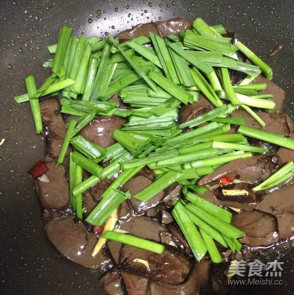 韭菜豬血的做法-家常味炒菜譜