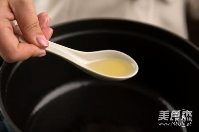 鑄鐵鍋版干鍋手撕包菜的做法-酸辣味干鍋菜譜