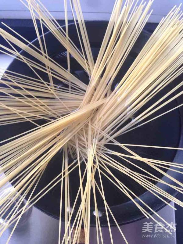 快手肉醬意大利面的做法-酸甜味燉菜譜-易網健康養生網 快手肉醬意大利面的做法-酸甜味燉菜譜