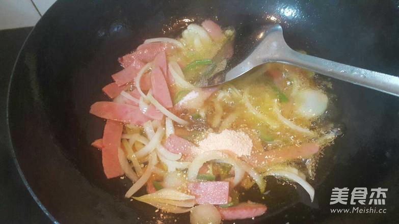 火腿炒面的做法-咸鮮味炒菜譜