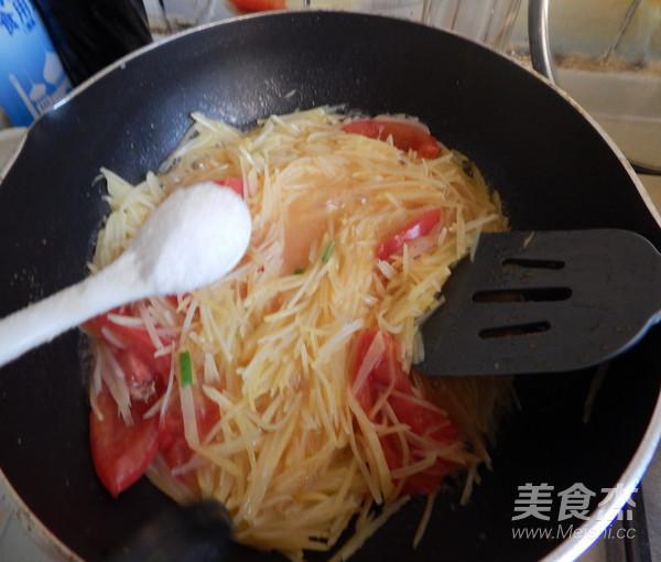 西紅柿炒土豆絲的做法-家常味炒菜譜