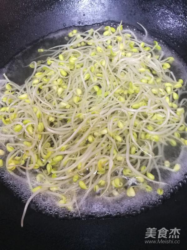 家常水煮魚的做法-麻辣味煮菜譜-易網<a href=http://m.henggaotouzi.com/ target=_blank class=infotextkey>健康養生</a>網 家常水煮魚的做法-麻辣味煮菜譜