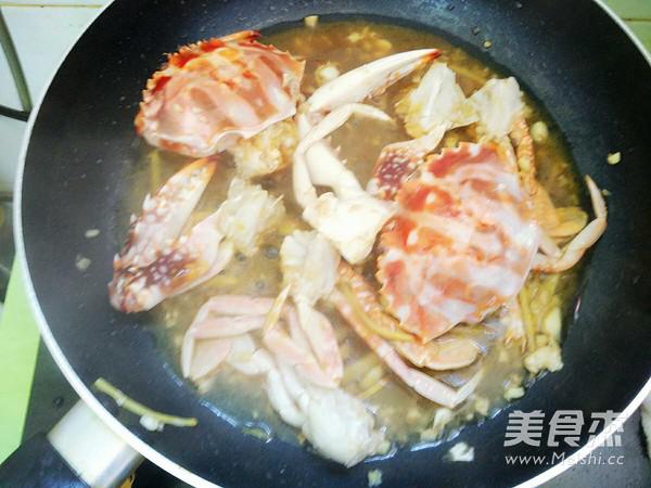 雙椒辣炒螃蟹的做法-家常味炒菜譜