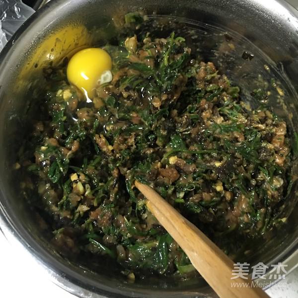 解饞的薺菜肉包子的做法-咸鮮味蒸菜譜