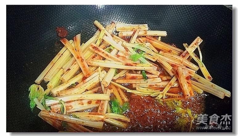 芹菜炒牛肉的做法-家常味炒菜譜