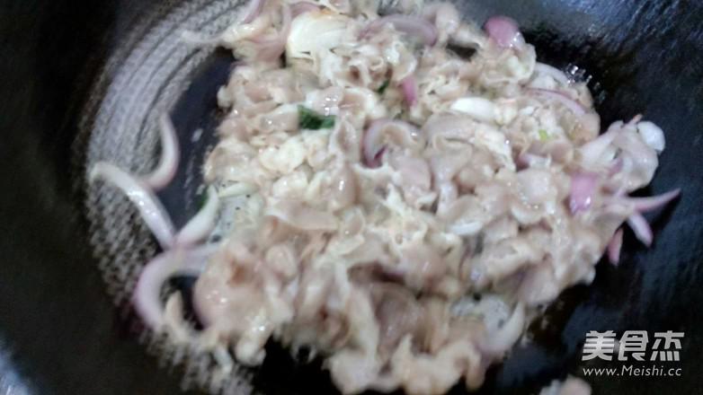 炒羊肉片的做法-蔥香味炒菜譜