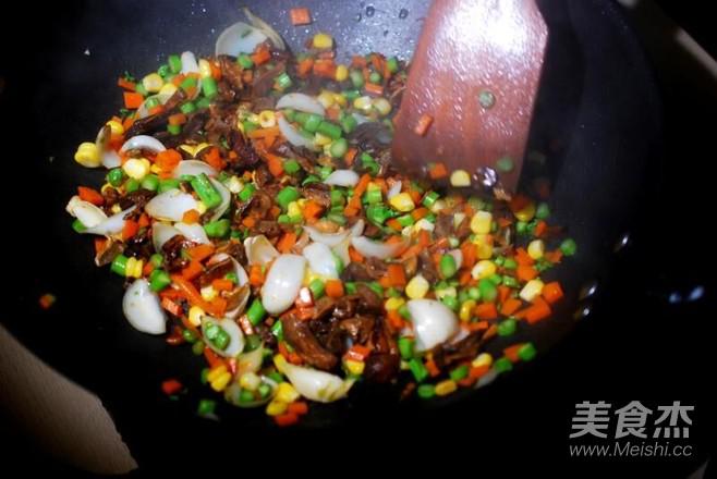 星級酒店野生牛肝菌炒飯的做法-家常味炒菜譜