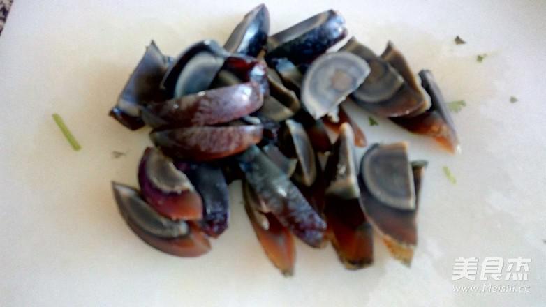 松花蛋拌內(nèi)脂豆腐的做法-家常味拌菜譜-易網(wǎng)健康養(yǎng)生網(wǎng) 松花蛋拌內(nèi)脂豆腐的做法-家常味拌菜譜