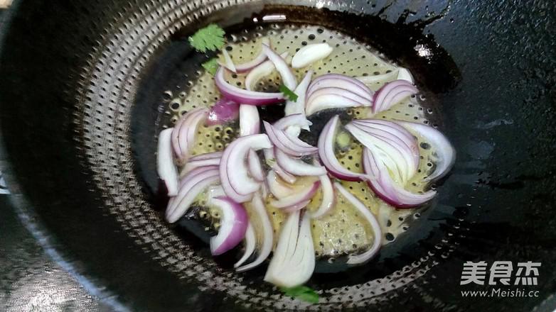 炒羊肉片的做法-蔥香味炒菜譜