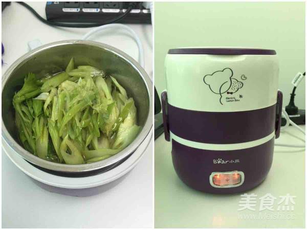 蒸芹菜的做法-咸鮮味蒸菜譜-易網健康養生網 蒸芹菜的做法-咸鮮味蒸菜譜