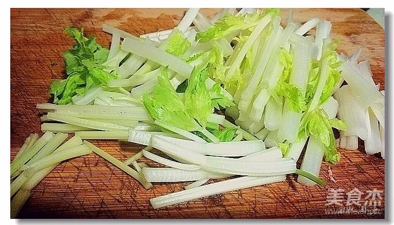 芹菜炒牛肉的做法-家常味炒菜譜