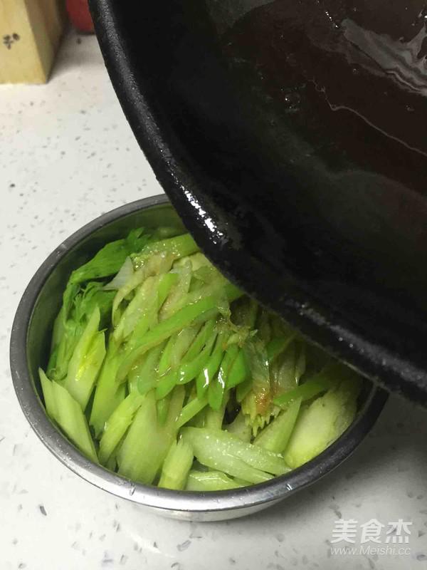 蒸芹菜的做法-咸鮮味蒸菜譜-易網健康養生網 蒸芹菜的做法-咸鮮味蒸菜譜