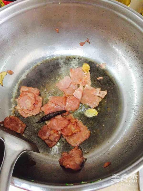 五香培根炒西藍(lán)花籽的做法-五香味炒菜譜