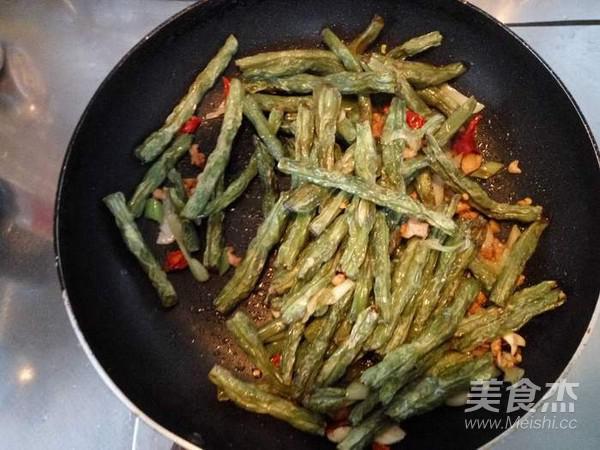 干煸四季豆的做法-家常味干煸菜譜