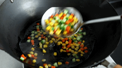 炒飯界明星—菠蘿炒飯的做法-家常味炒菜譜