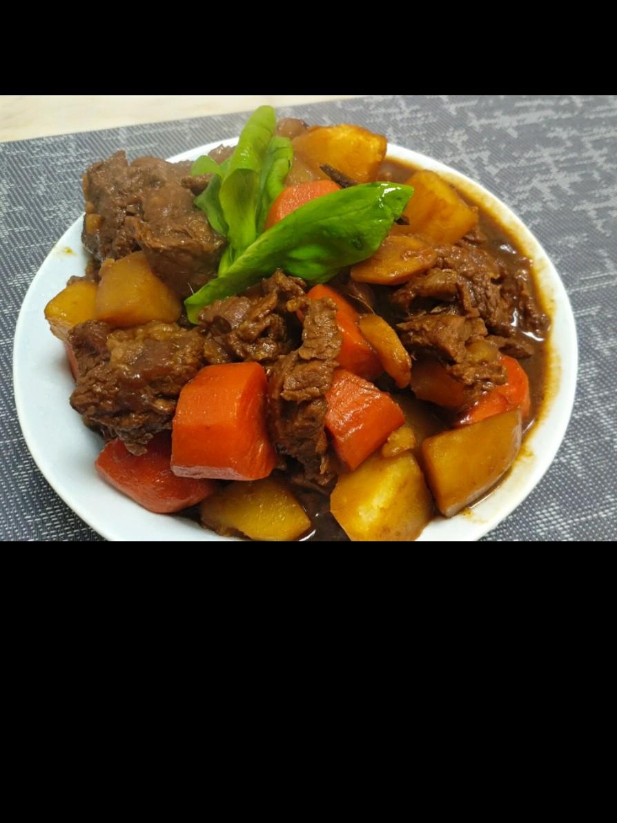 胡蘿卜土豆燉牛肉的做法-家常味燉菜譜