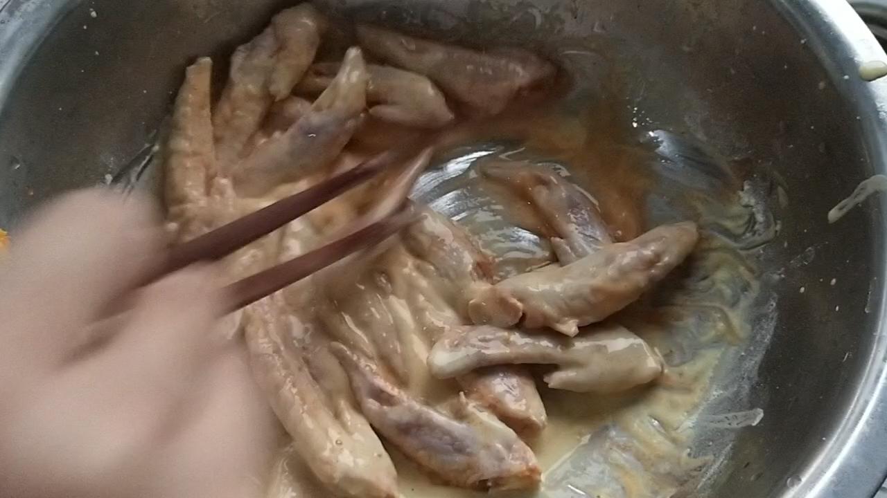 飄香酥炸雞翅尖的做法-家常味炸菜譜