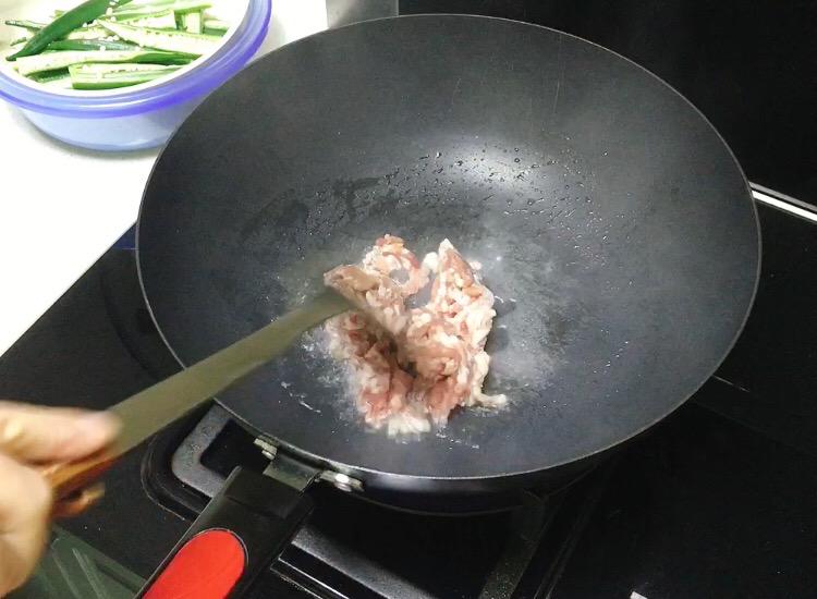 秋葵炒肉末的做法-咸鮮味炒菜譜-易網(wǎng)健康養(yǎng)生網(wǎng) 秋葵炒肉末的做法-咸鮮味炒菜譜