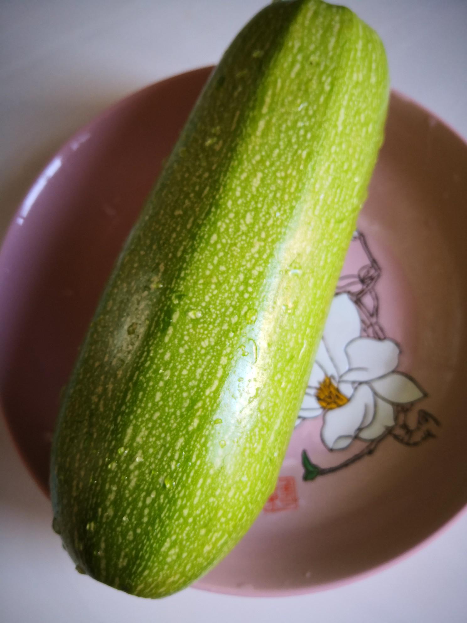 鮮蝦炒西葫蘆的做法-家常味炒菜譜-易網(wǎng)<a href=http://m.henggaotouzi.com/ target=_blank class=infotextkey>健康養(yǎng)生</a>網(wǎng) 鮮蝦炒西葫蘆的做法-家常味炒菜譜