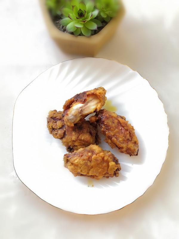 炸雞翅的做法-家常味炸菜譜-易網健康養生網 炸雞翅的做法-家常味炸菜譜