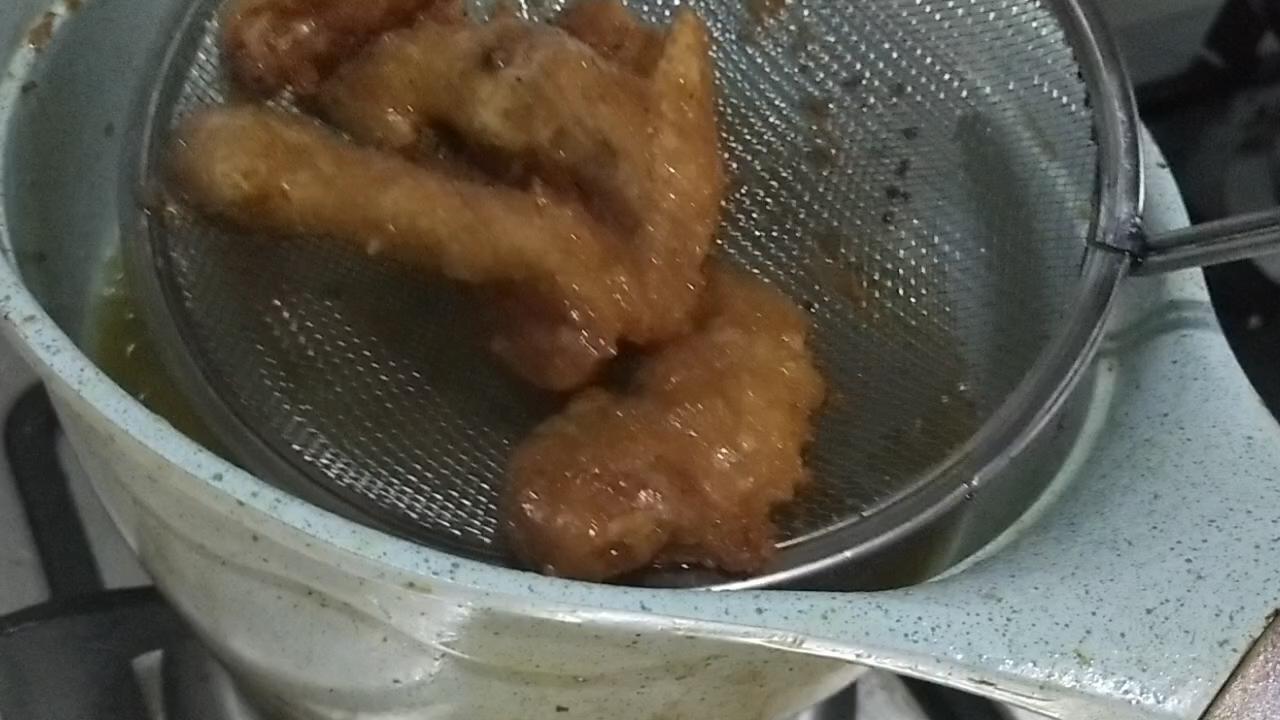 飄香酥炸雞翅尖的做法-家常味炸菜譜