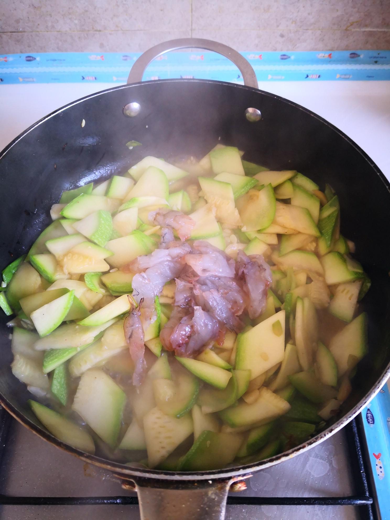 鮮蝦炒西葫蘆的做法-家常味炒菜譜-易網(wǎng)健康養(yǎng)生網(wǎng) 鮮蝦炒西葫蘆的做法-家常味炒菜譜