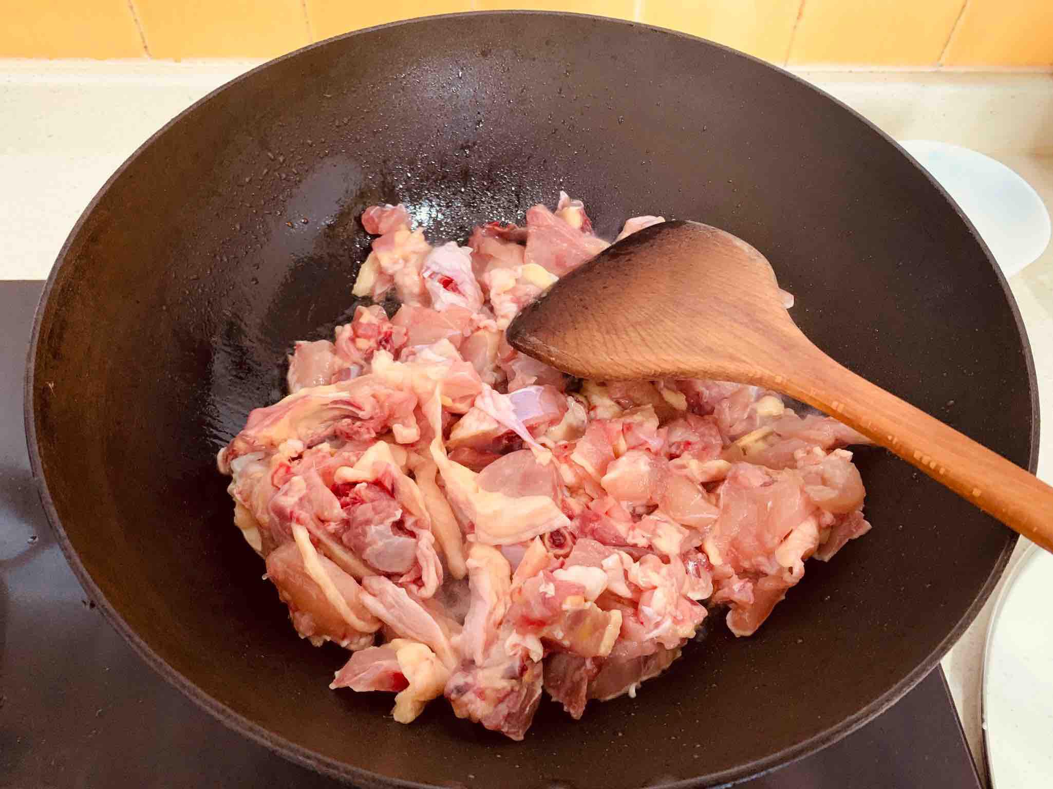 油燜雞的做法-家常味燜菜譜