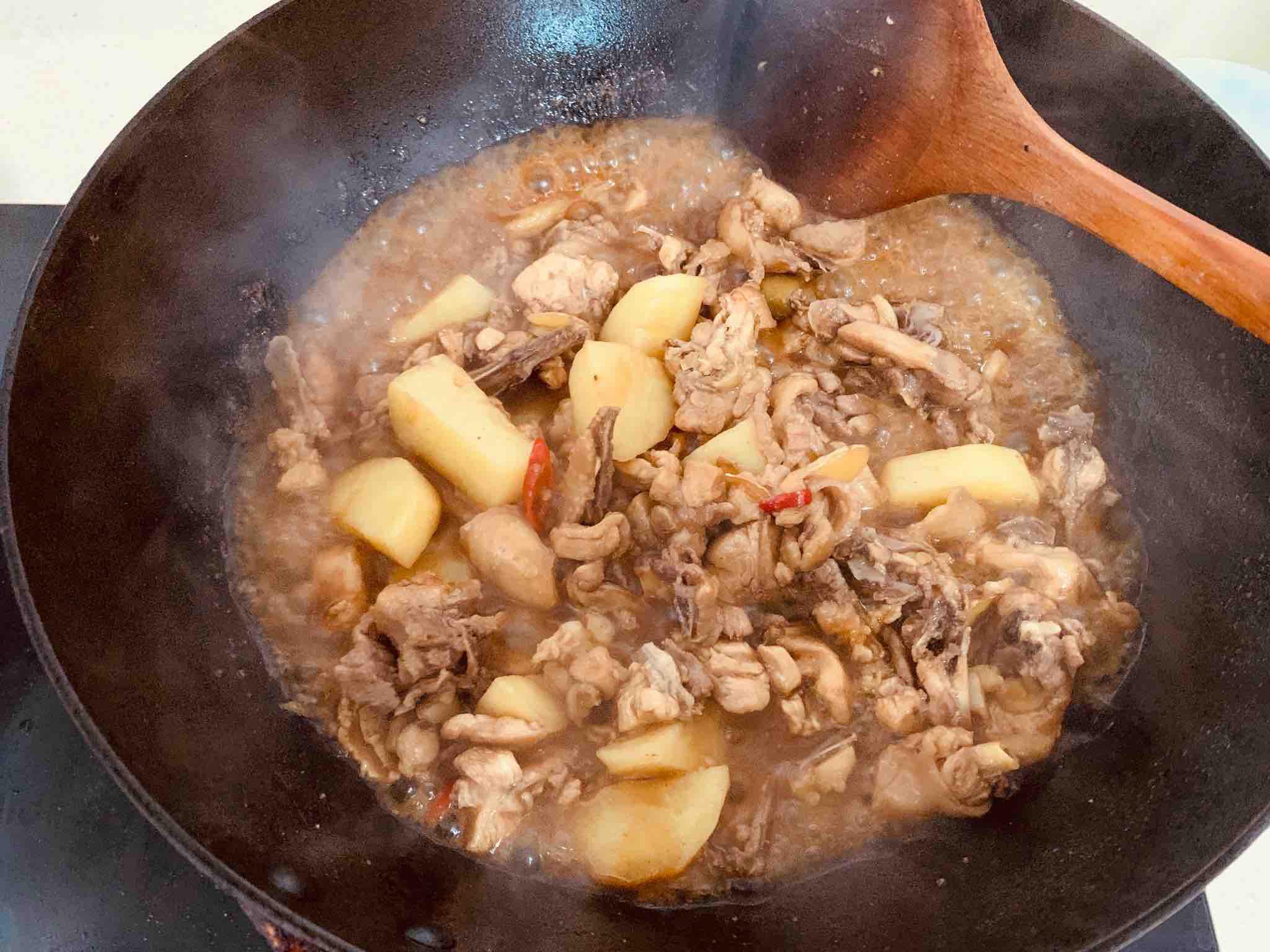 油燜雞的做法-家常味燜菜譜