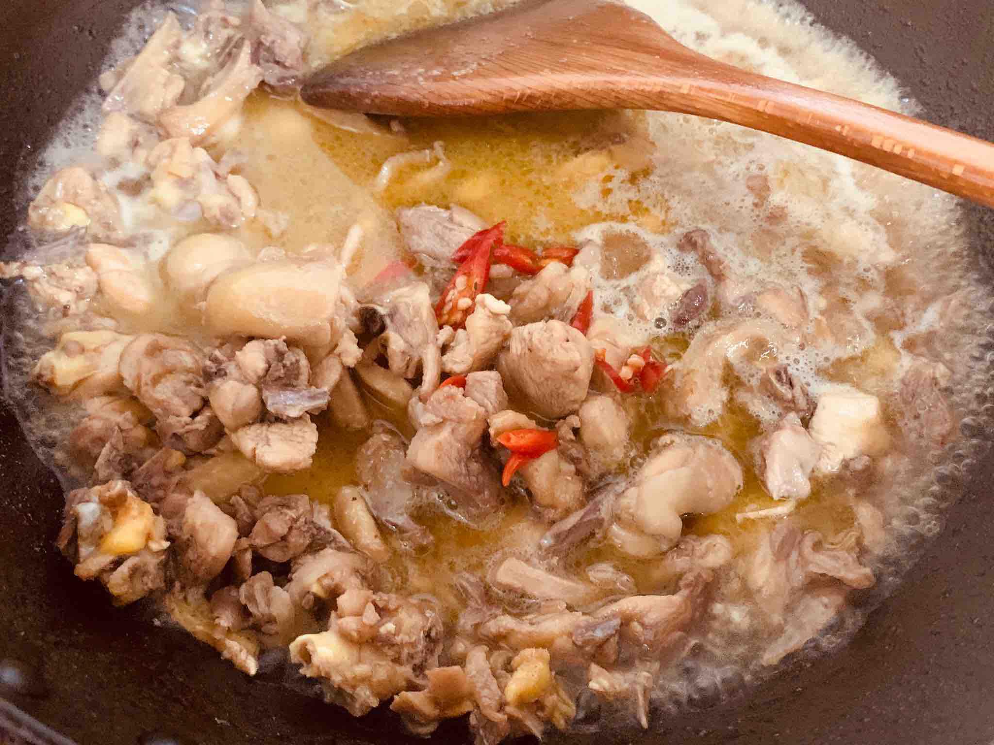 油燜雞的做法-家常味燜菜譜