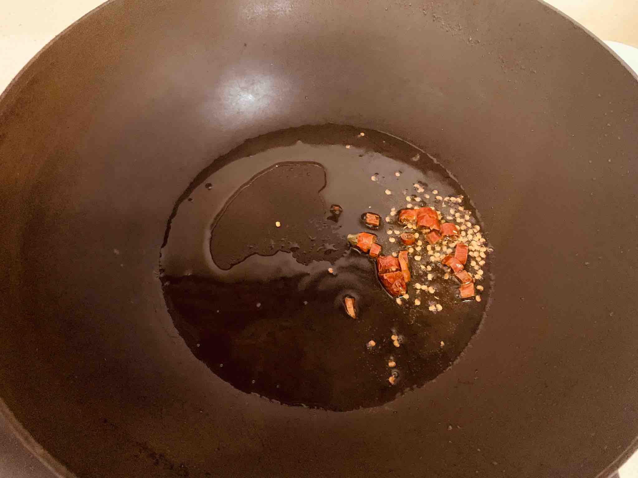 油燜雞的做法-家常味燜菜譜