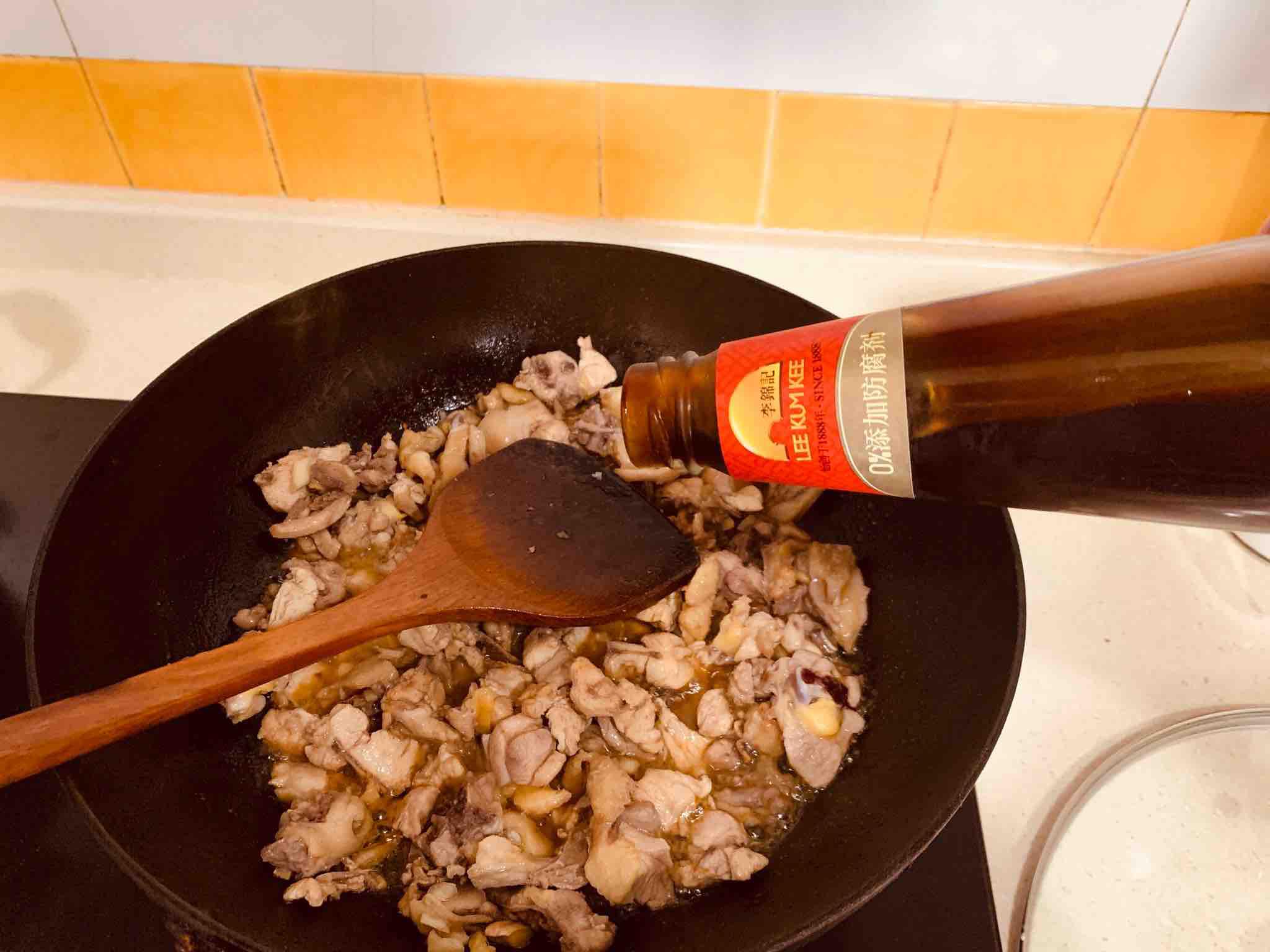 油燜雞的做法-家常味燜菜譜