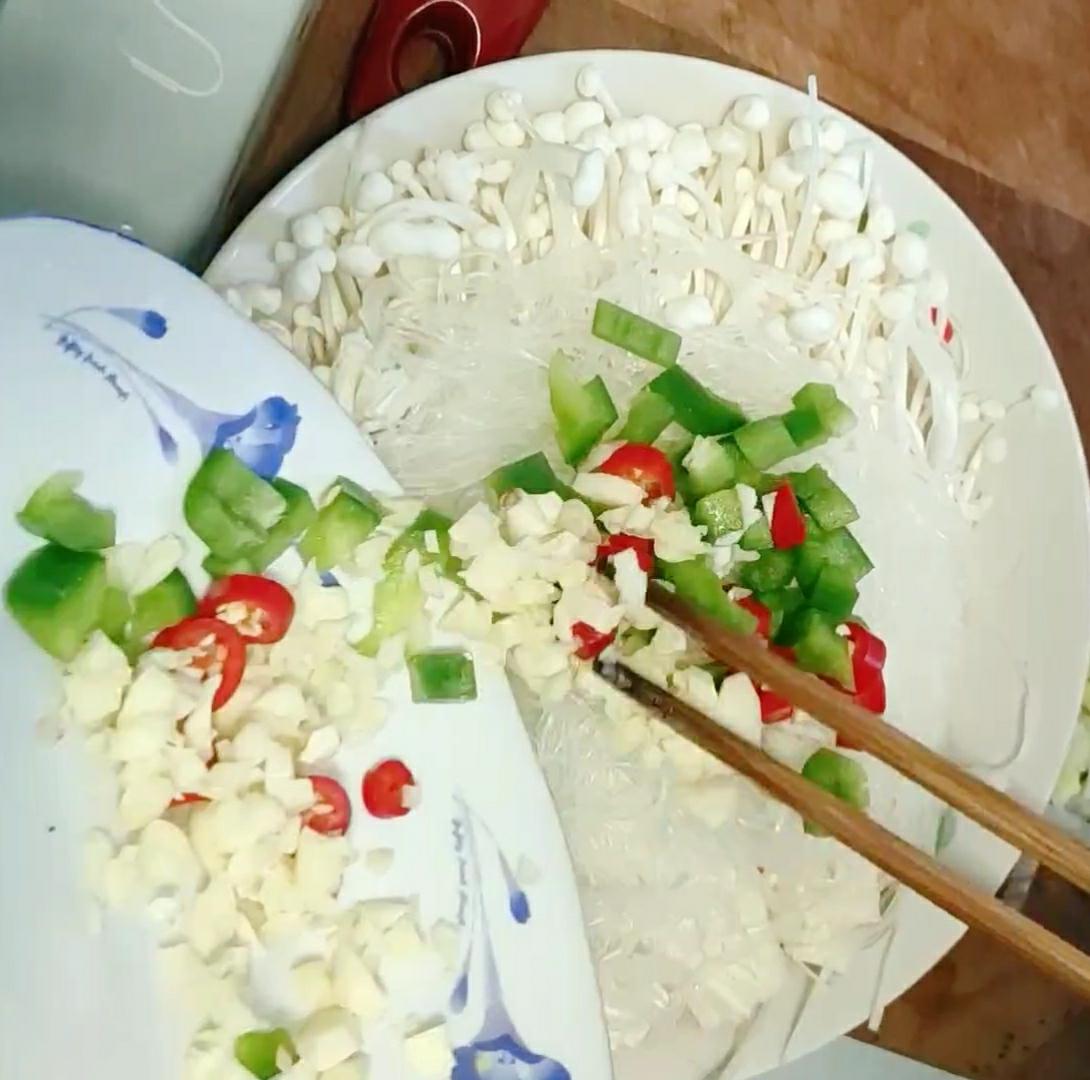 酸辣金針菇的做法-酸辣味蒸菜譜