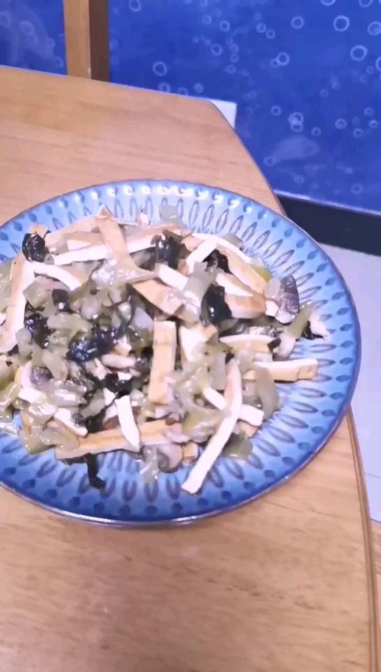 咸菜炒豆干的做法-咸鮮味炒菜譜