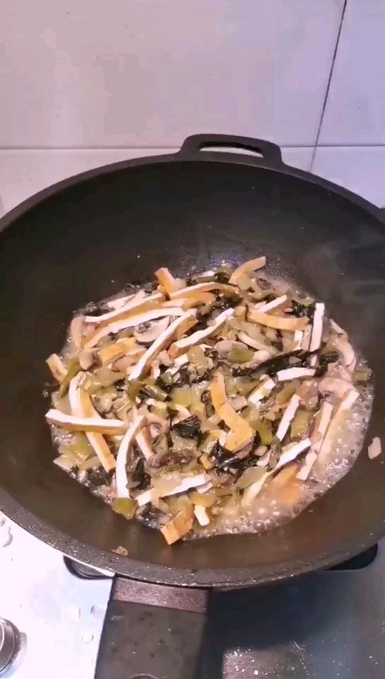 咸菜炒豆干的做法-咸鮮味炒菜譜
