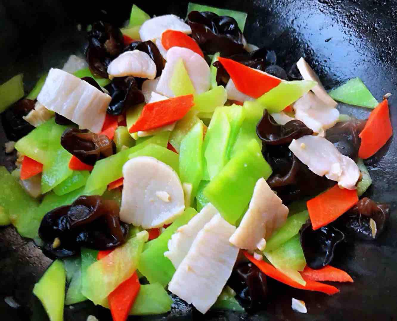 帶子炒萵筍胡蘿卜木耳的做法-咸鮮味炒菜譜