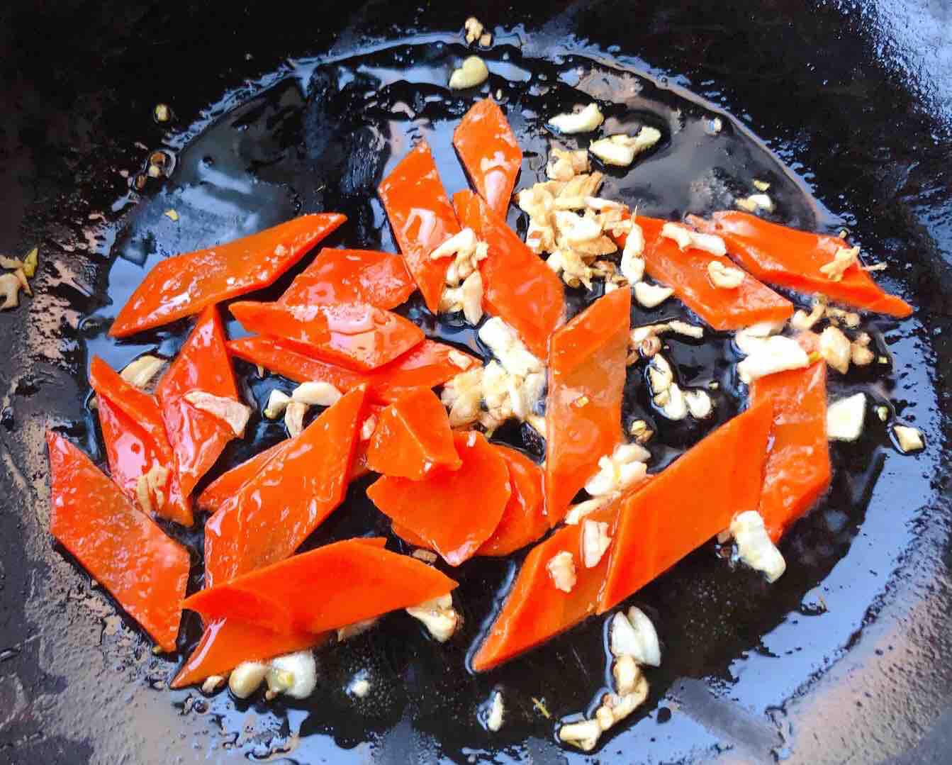 帶子炒萵筍胡蘿卜木耳的做法-咸鮮味炒菜譜