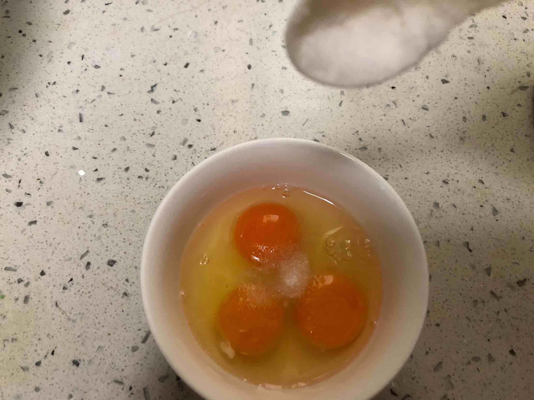 香椿頭炒雞蛋的做法-家常味炒菜譜