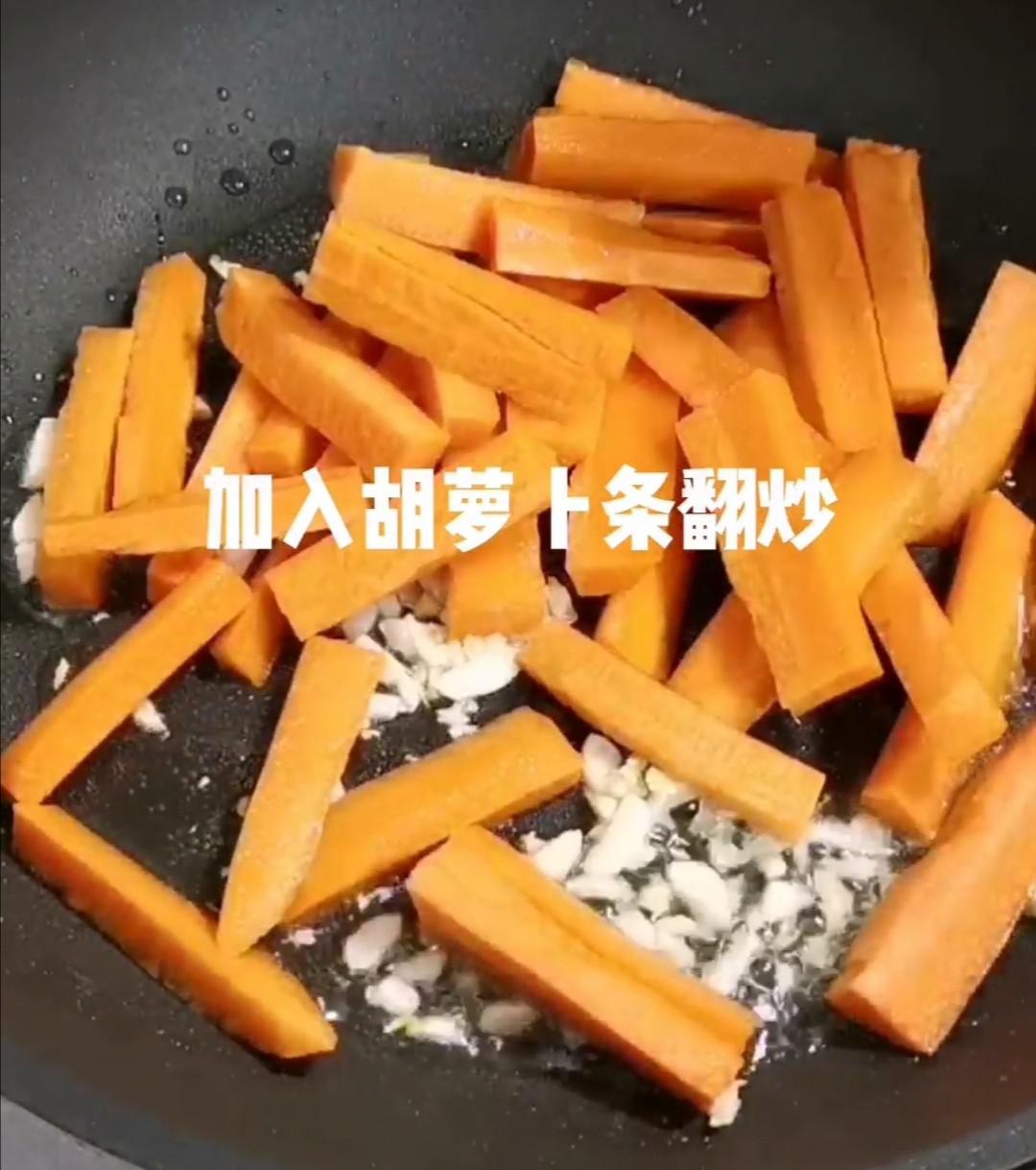 茶樹菇胡蘿卜炒雞肉的做法-家常味炒菜譜
