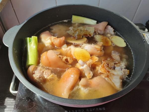 豬腳燉黃豆芽的做法-家常味燉菜譜