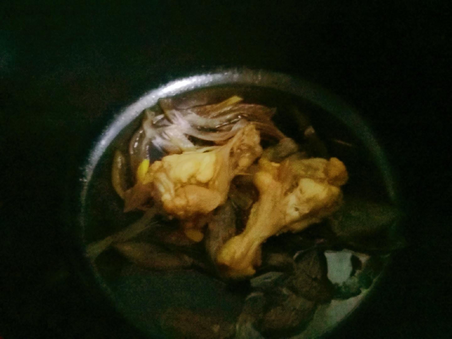 懶人版雞腿的做法-家常味煮菜譜