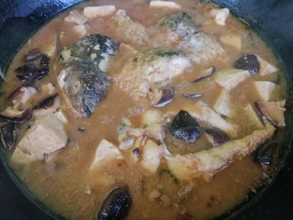 香菇豆腐燉草魚的做法-咸鮮味燉菜譜