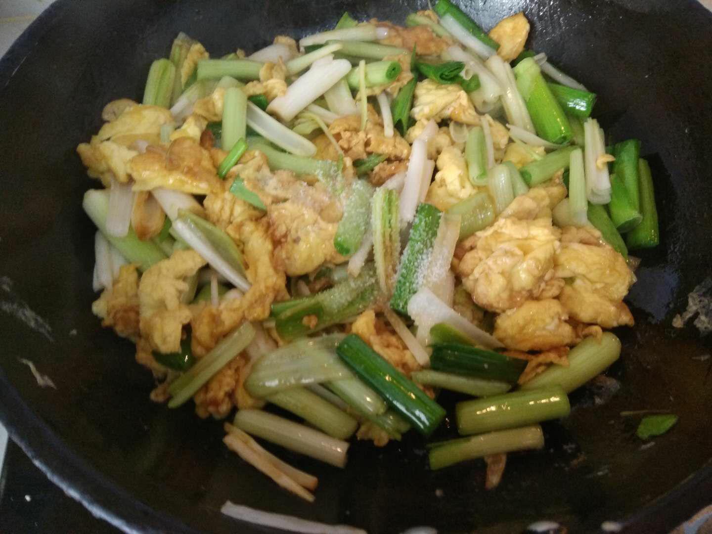 青蒜炒雞蛋的做法-家常味炒菜譜