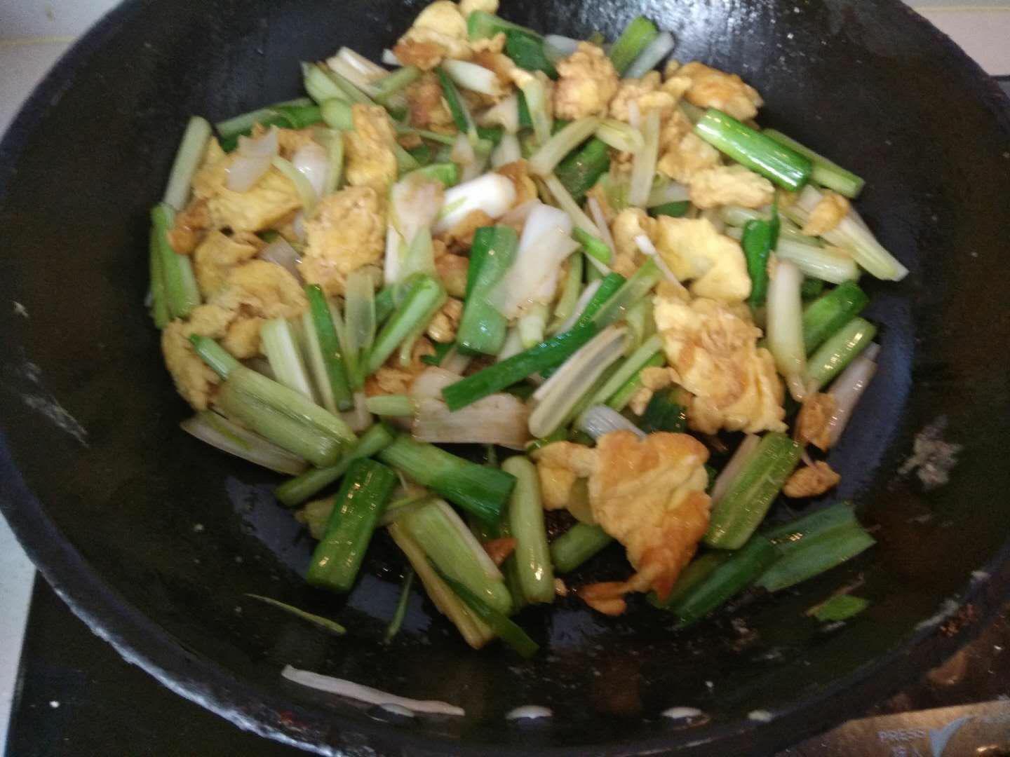 青蒜炒雞蛋的做法-家常味炒菜譜