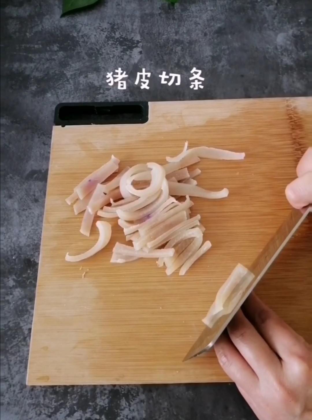 涼拌豬皮的做法-家常味煮菜譜